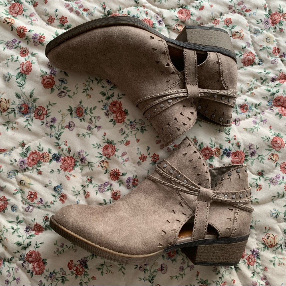 Cutest western booties, worn once